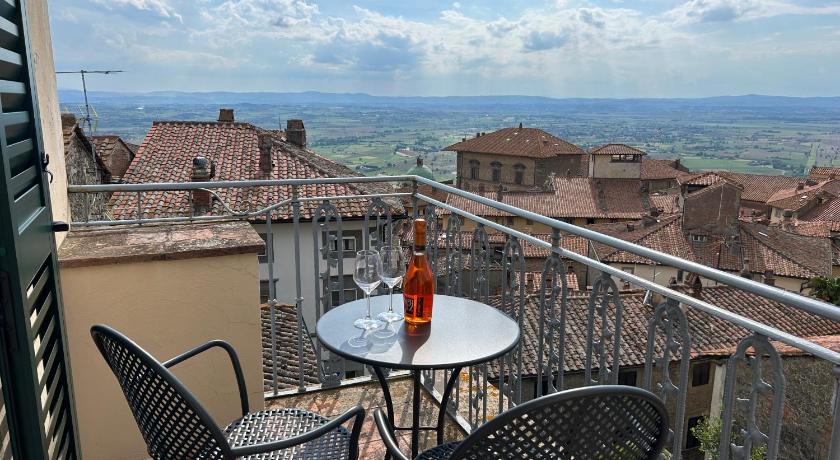 Cortona's Rooftop Nest