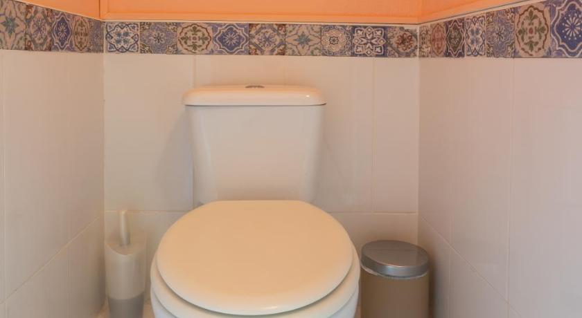 Image of Family Room with Bathroom 9