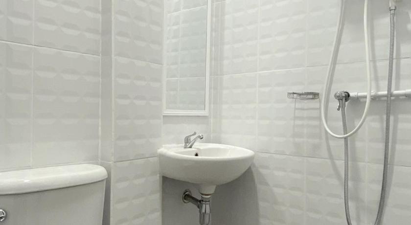 Chom Thong Ladakul Hostel 4-Star Hotel room