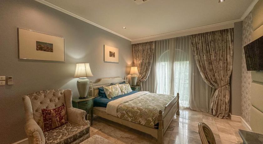 Image of Familia Suite 7