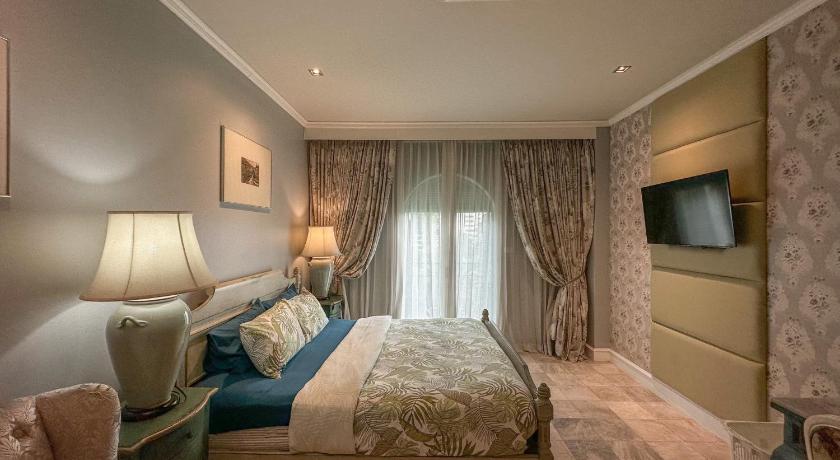 Image of Familia Suite 0