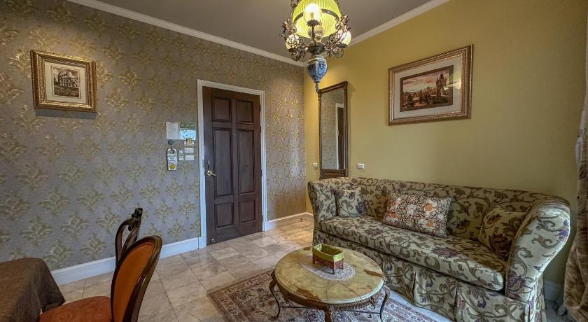 Image of Familia Suite 11