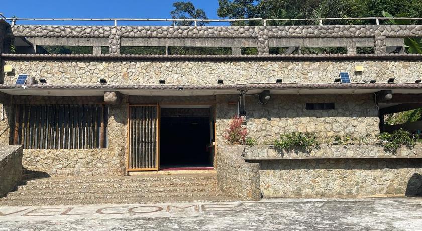 スガン・レンビン SKYROCK VILLA Sg.Lembing 3つ星 ゲストハウス プール