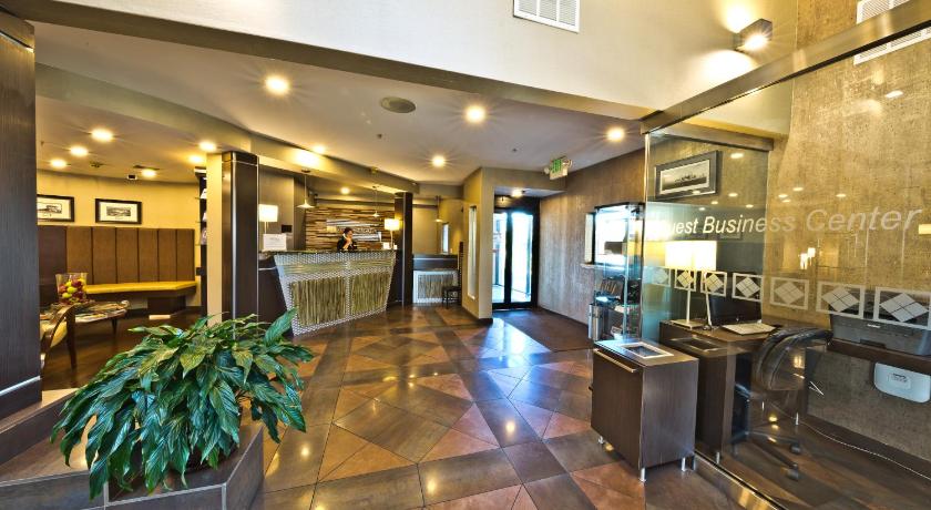 Hotel Strata photo