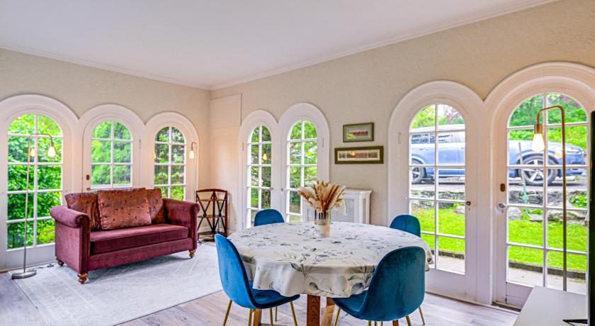 Walk to Harbor! Historic Mamaroneck Guest House
