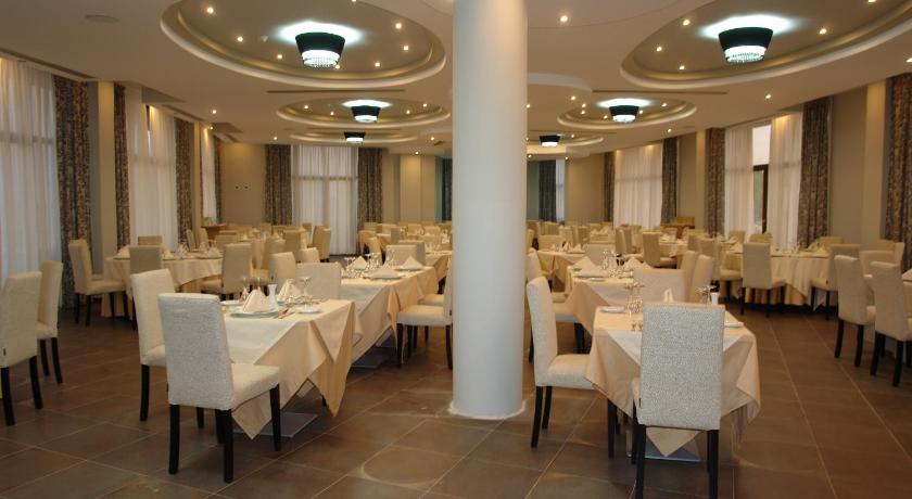 Airport Garden Hotel - image 13