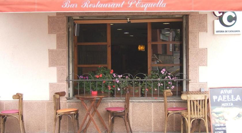 Hostal L'Esquella — Hotel in Aiguafreda