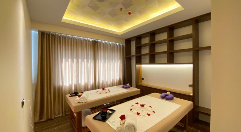 Holiday Pier Hotel - image 14