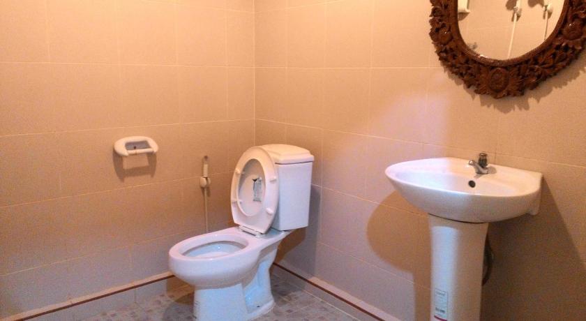 Image of Family Room with Private Bathroom 3