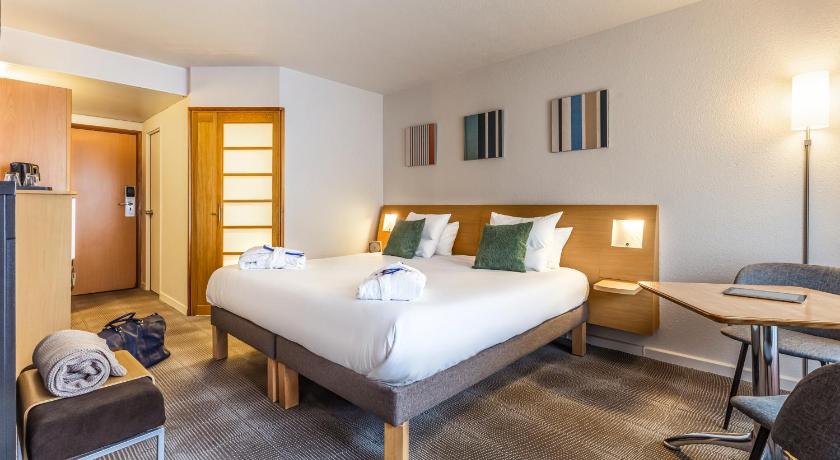 Image of Executive Double Room with Sofa Bed 4