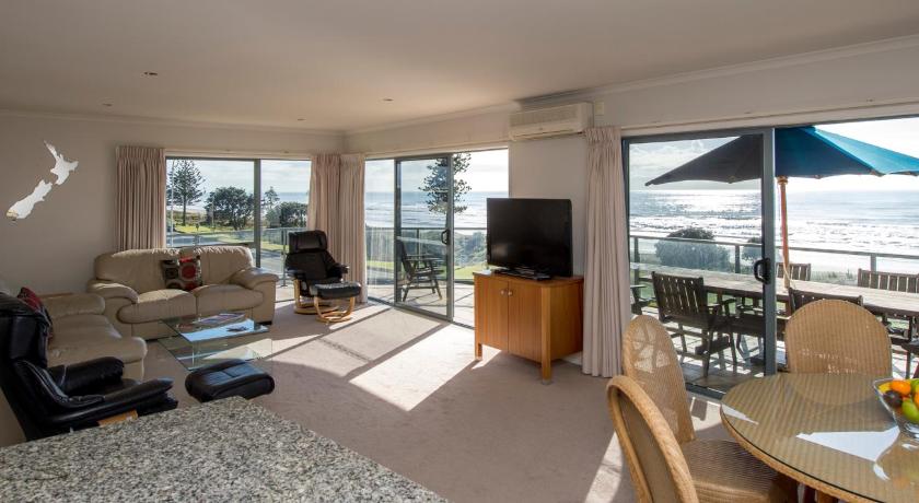 Image of Three-Bedroom Apartment with Sea View 0