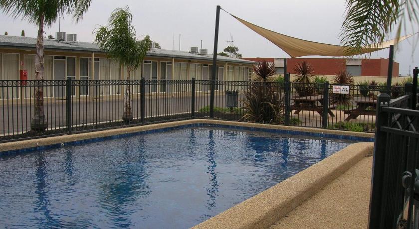 Overlander Hotel Motel — Hotel in Shepparton