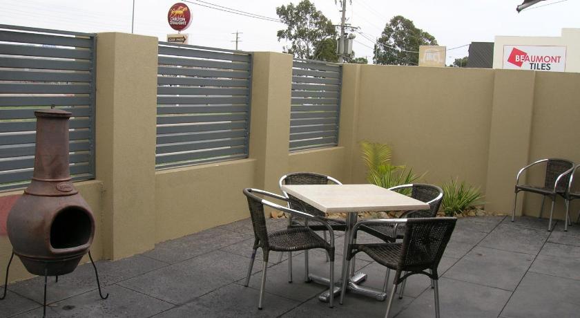 Overlander Hotel Motel photo