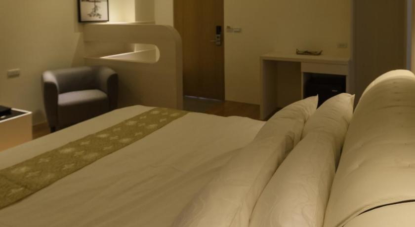 Image of De Luxe Room 8