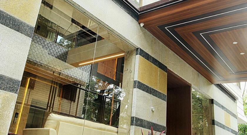 Mumbai House Luxury Apartments - Santacruz East - image 14