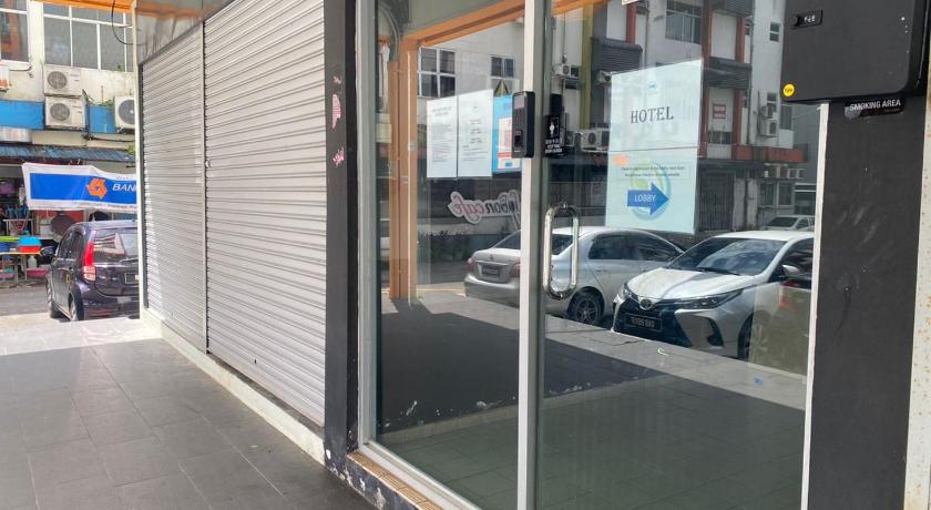 쿠칭 CheckInn Express 1성급 호텔 스위트룸