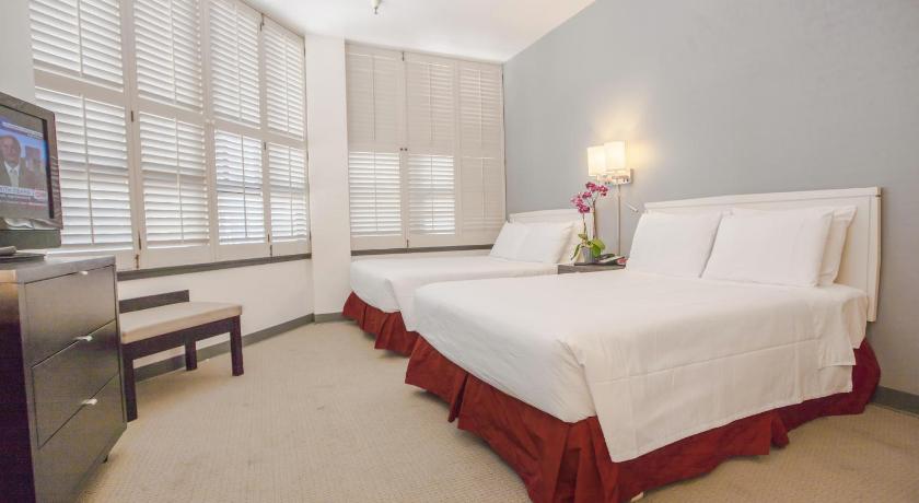 Imagen de Habitación Doble con 2 Camas Dobles (Double Room with Two Double Beds) 5