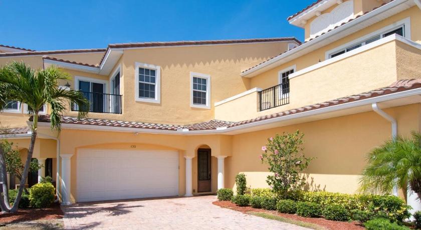 Indian Harbour Beach Luxury Townhouse Minutes from Beach and Downtown 5-Star Accommodation restaurant