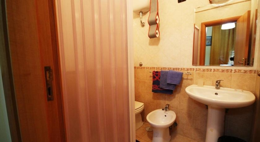 Image of Triple Room 5