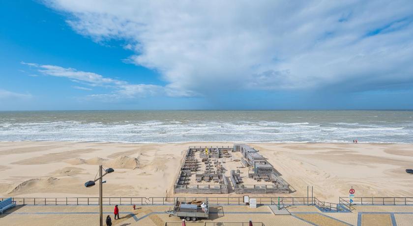 Beautiful apartment with stunning sea view - image 4