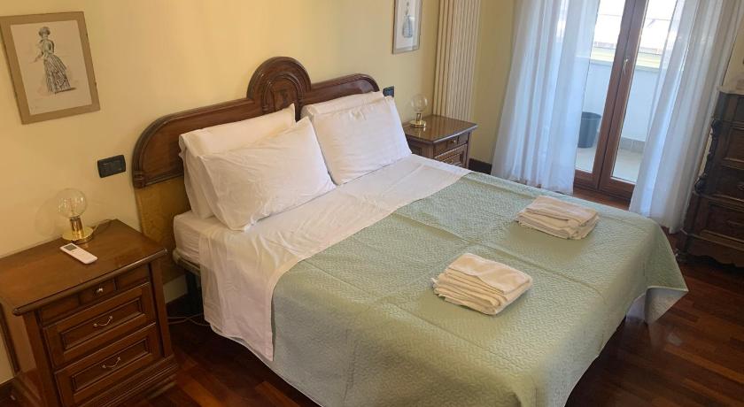 ローマ Appia Nuova Lucrezia Apartment 4つ星 ゲストハウス ロビー