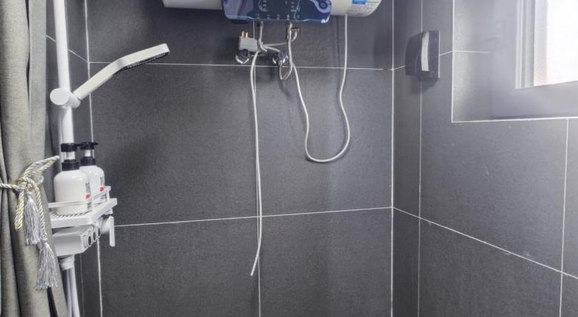 Image of Single Room with Private Bathroom 4