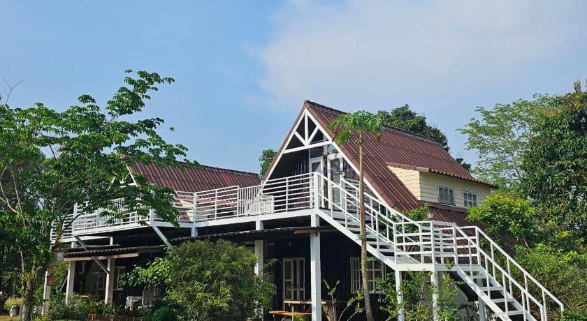 Khao Yai ไอหมอก ชาเล่ต์ 4-Star Hotel lobby