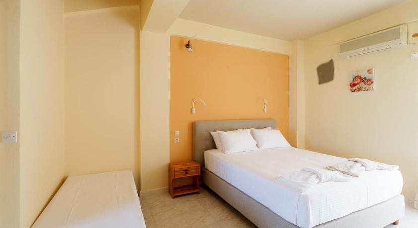 Image of Triple Room 8