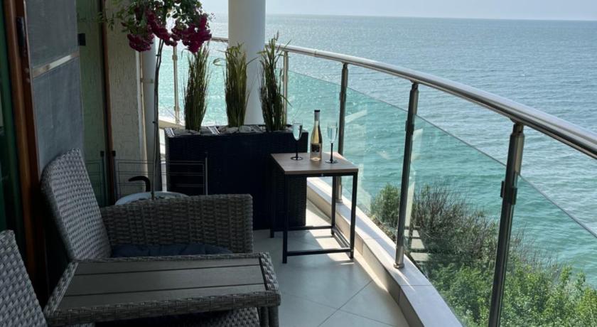 Golf Coast Boutique Studio with sea view