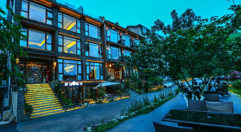 Zhangjiajie Pure House--Free shuttle Service to South Gate of the Forest Park,Attraction Tickets Serivce in adva Hotel exterior