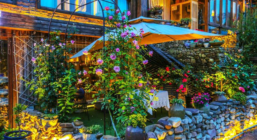 Zhangjiajie Pure House--Free shuttle Service to South Gate of the Forest Park,Attraction Tickets Serivce in adva Hotel room