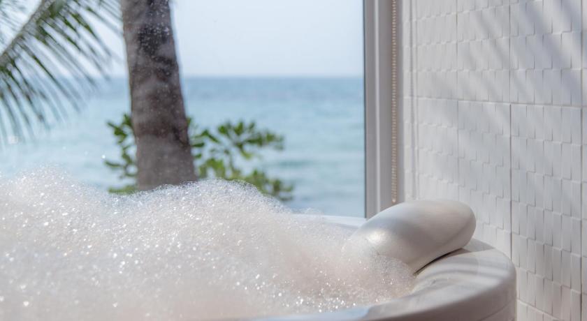 Image of Deluxe Bungalow with Sea View 8