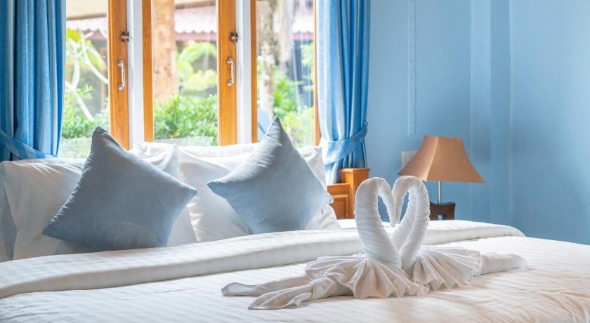 Image of Queen Room with Pool View 9