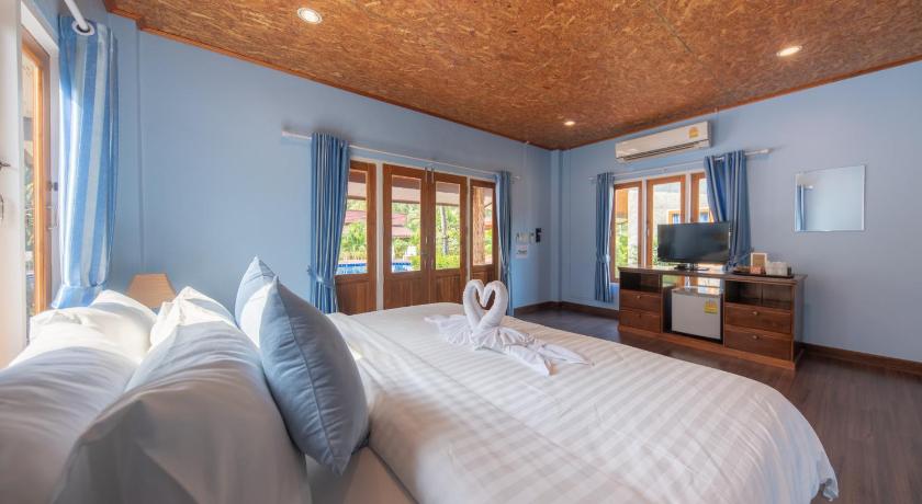 Image of Queen Room with Pool View 1