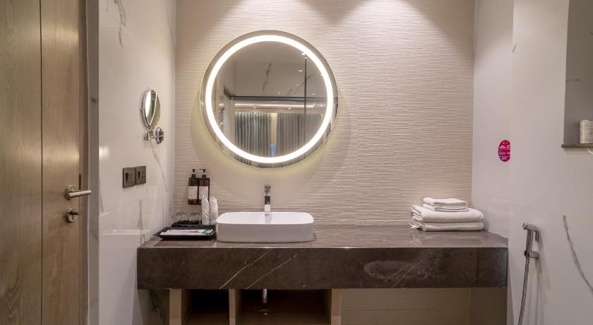 Image of Suite 16