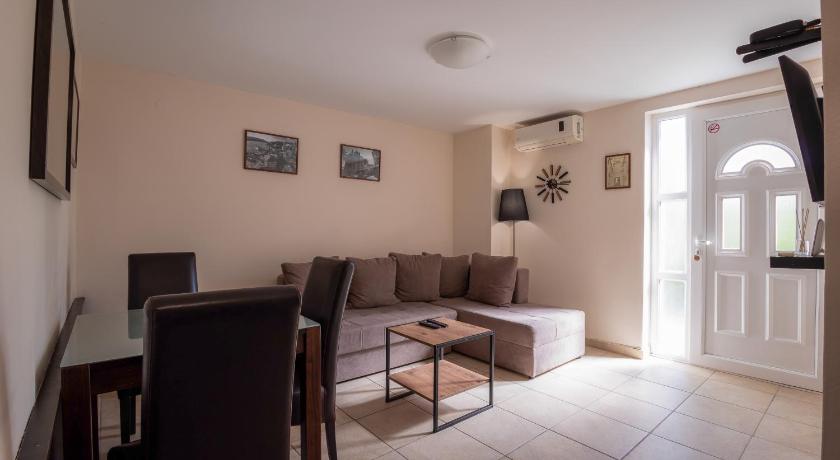 Image of Apartment with Garden View 3