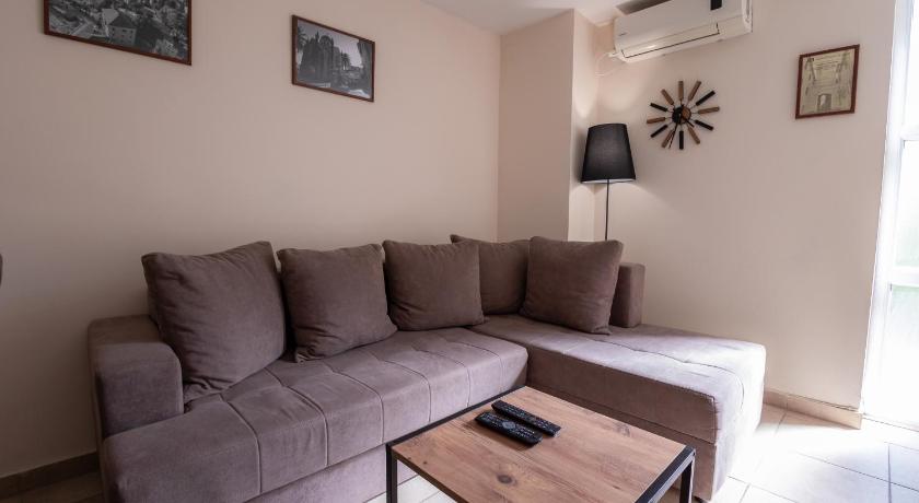 Image of Apartment with Garden View 4