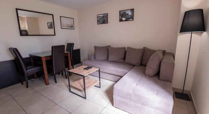 Image of Apartment with Garden View 5