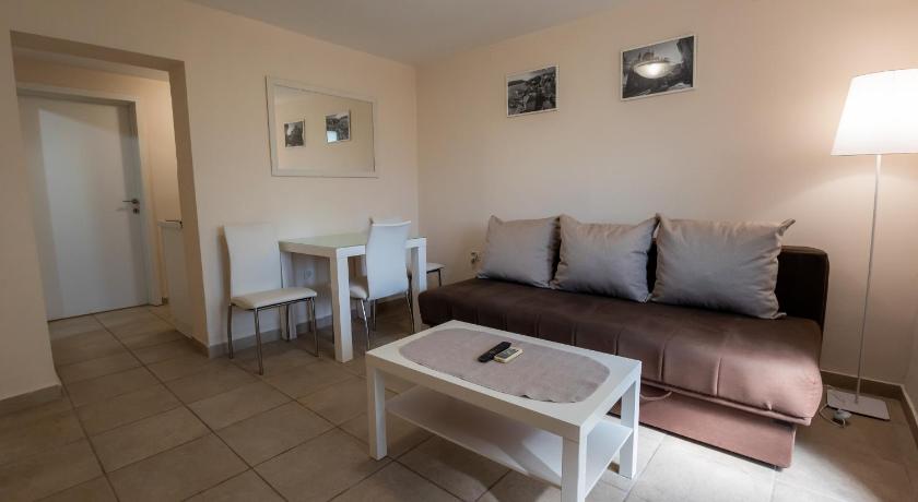Image of Apartment with Garden View 4