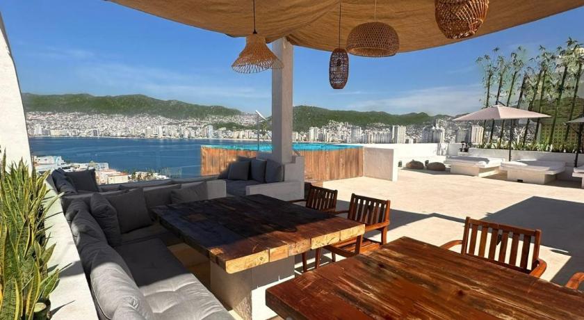 LUXO Casa en Acapulco Zona Brisas Guitarron con vistas espectaculares y 2 albercas
