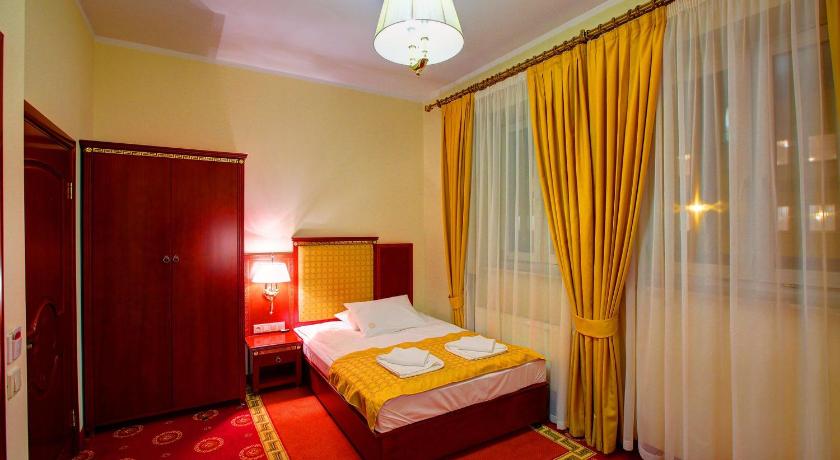 Hotel Holiday Park photo