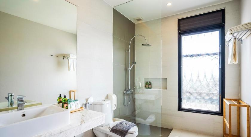 Image of Standard suite double or twin sea view 2