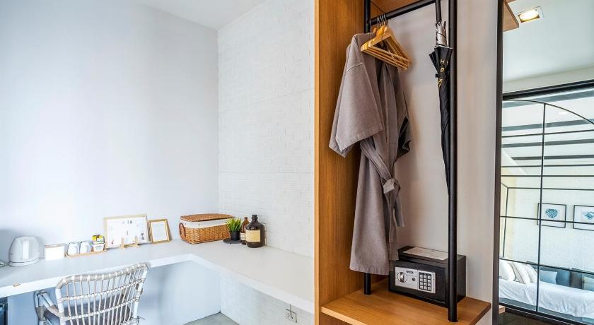 Image of Standard suite double or twin sea view 11