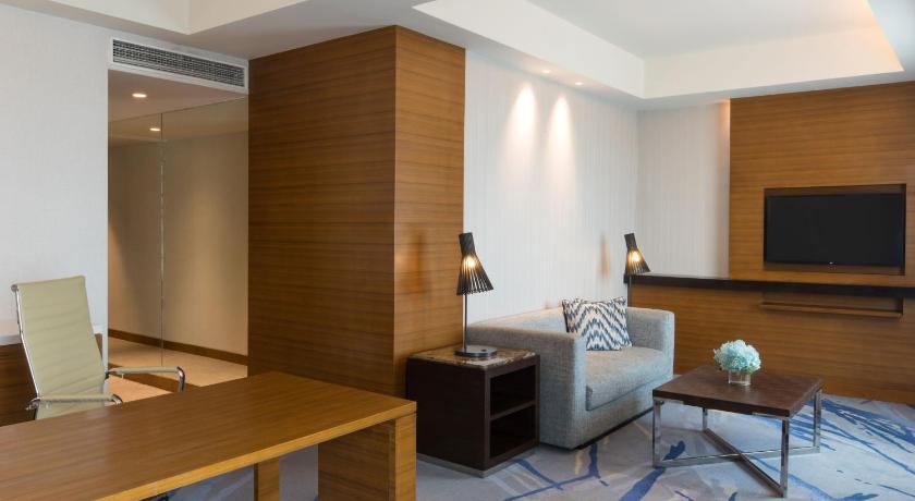 Lakosztály, belépéssel a szalonba (Suite with Lounge Access) fotója 6