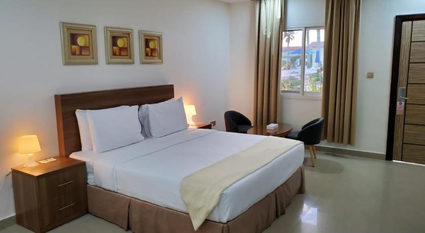 Image of Deluxe King Room 10