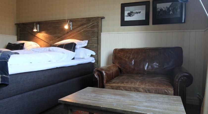 Image of Family Room (2 Adults + 1 Child) 3
