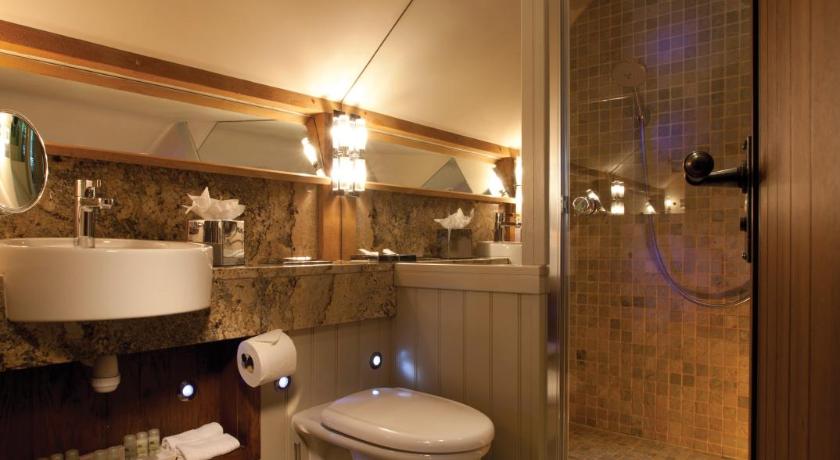 The Farmhouse Hotel and Restaurant photo
