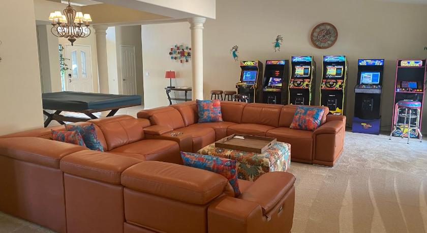 Coachella Chill: Luxury 4BR/4King Paradise Retreat