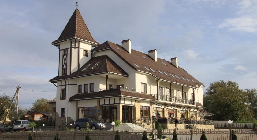 Status Hotel — Hotel in Lviv