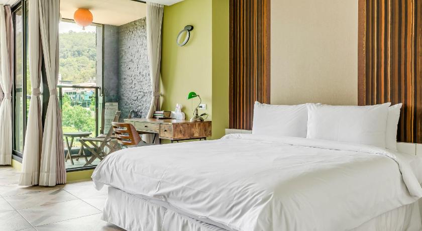 Image of Deluxe Double Room with Balcony 10